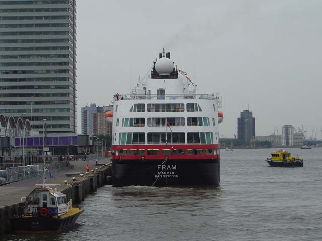 Cruiseschip ms Fram van Hurtigruten aan de Cruise Terminal Rotterdam